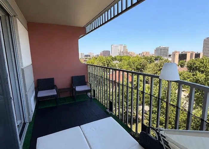 Spacious 1 Bedroom Downtown View Near River Experiences Apartment