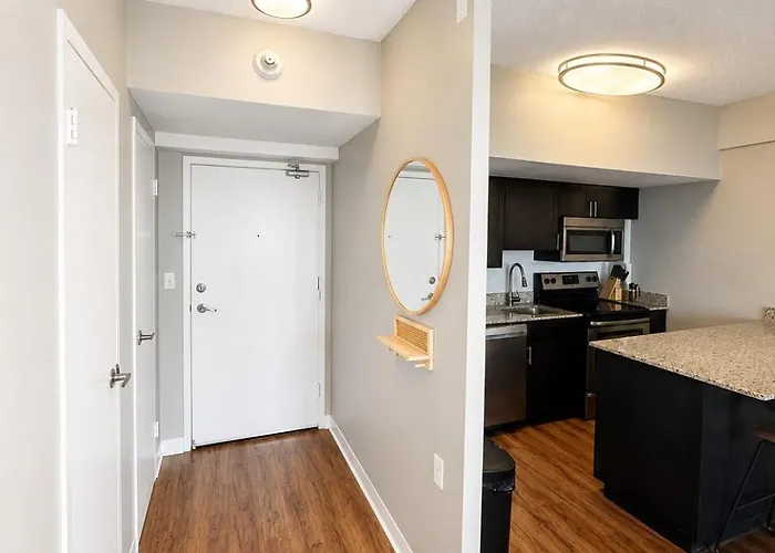 Spacious 1 Bedroom Downtown View Near River Experiences