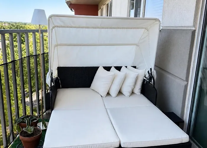 Spacious 1 Bedroom Downtown View Near River Experiences Apartment *